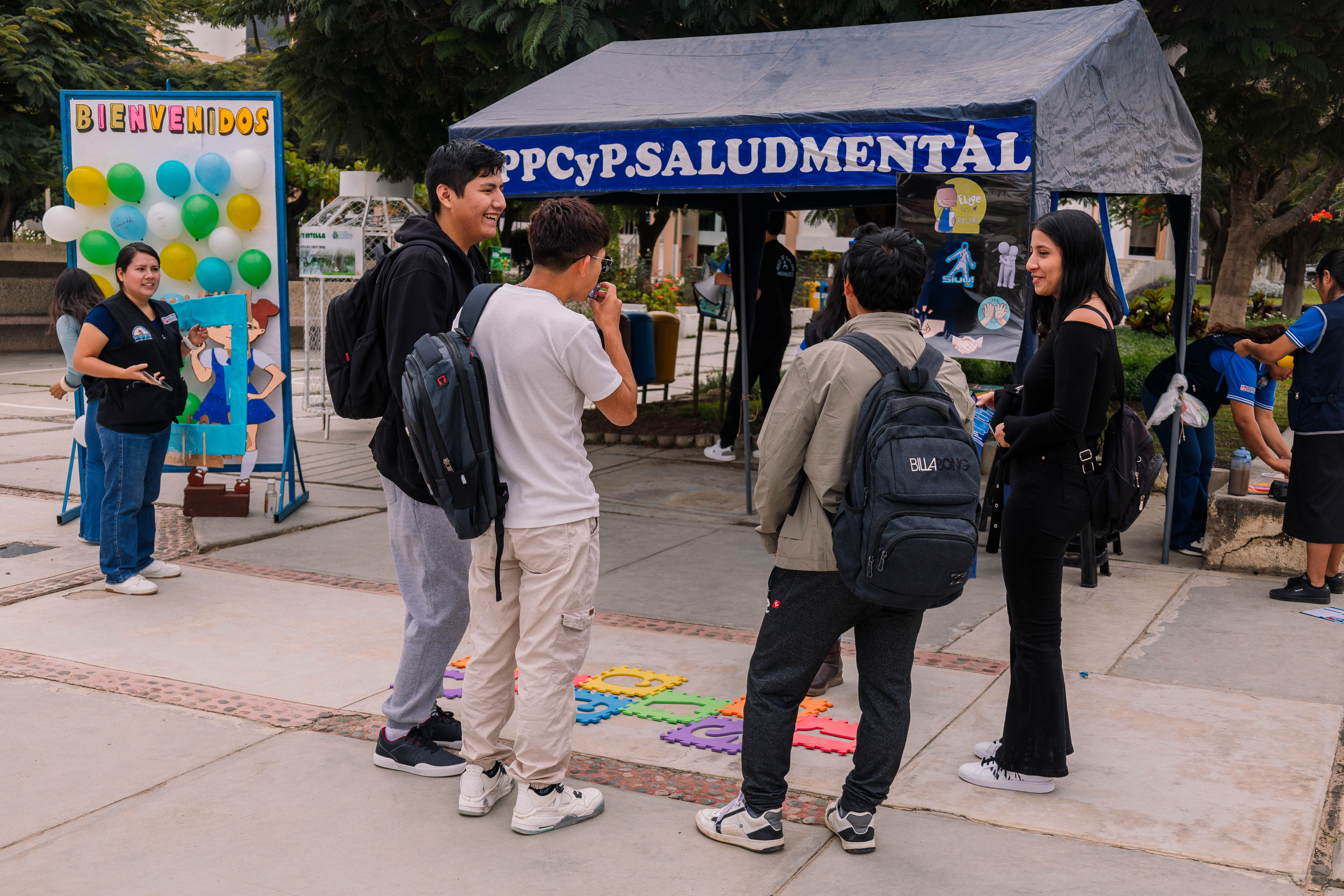 Ingresantes participano de la campaña de Salud Mental.