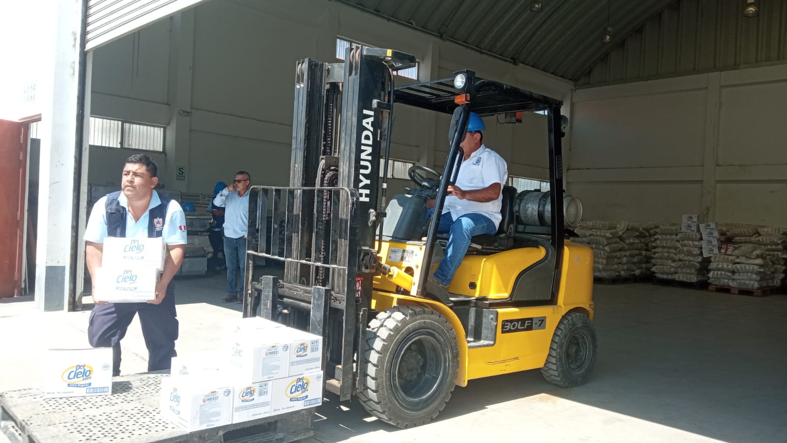 Tras gestión del gobernador ante Indeci, GORE inicia distribución de 63.53 toneladas de alimentos para más de 20 mil damnificados por lluvias