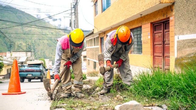 Continúan Las Labores De Limpieza Y Acondicionamiento De Áreas Verdes En Todo El Casco Urbano De Abancay.