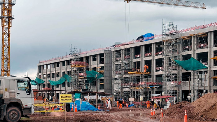 En Azángaro. Seguimos avanzando la construcción de Escuelas Bicentenarios en el sur del Perú