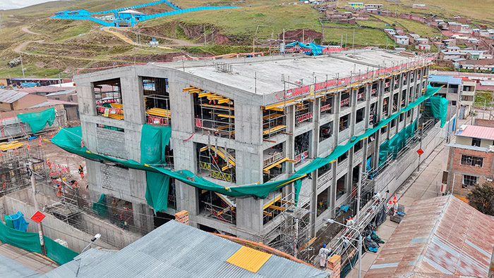 En Macusani. Seguimos avanzando la construcción de Escuelas Bicentenarios en el sur del Perú