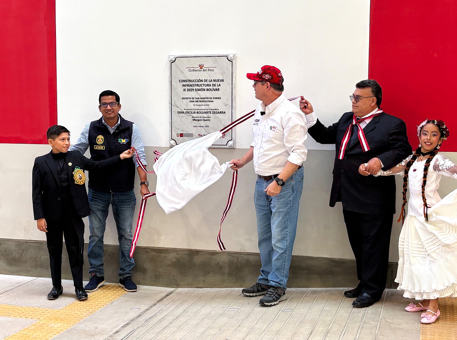 develación de placa recordatoria