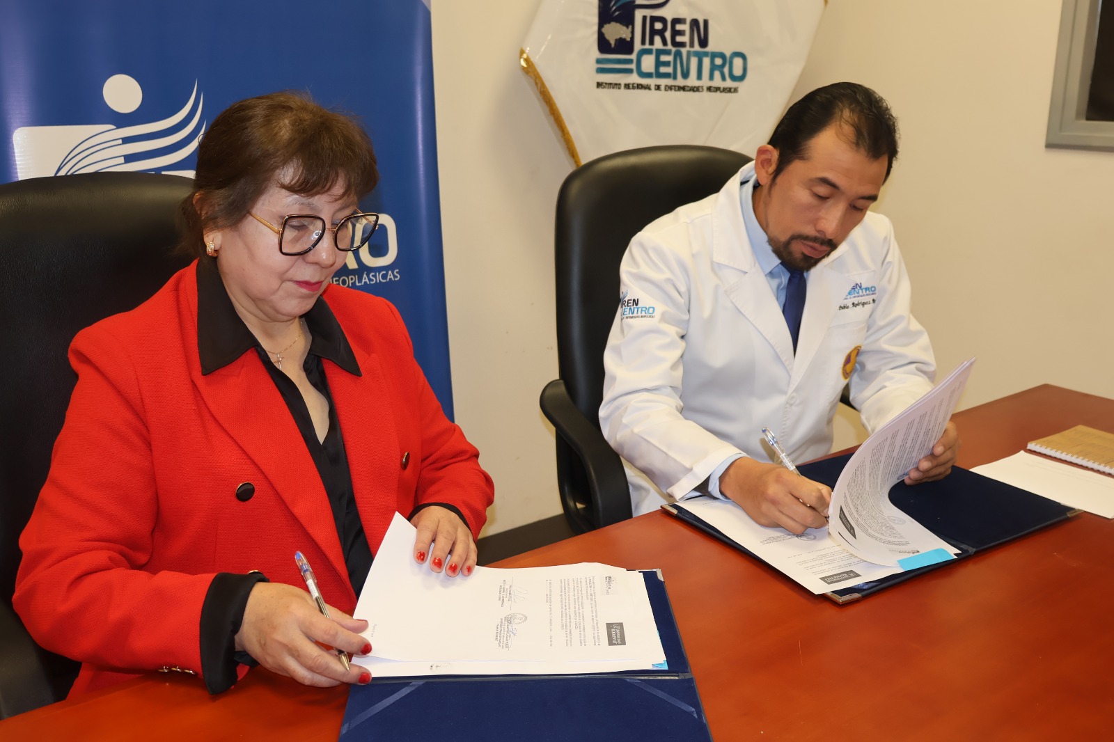 Foto firma del convenio