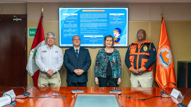 Presidenta del TC Luz Pacheco y magistrado Pedro Hernández visitaron instalaciones del Centro de Operaciones de Emergencia Nacional - COEN