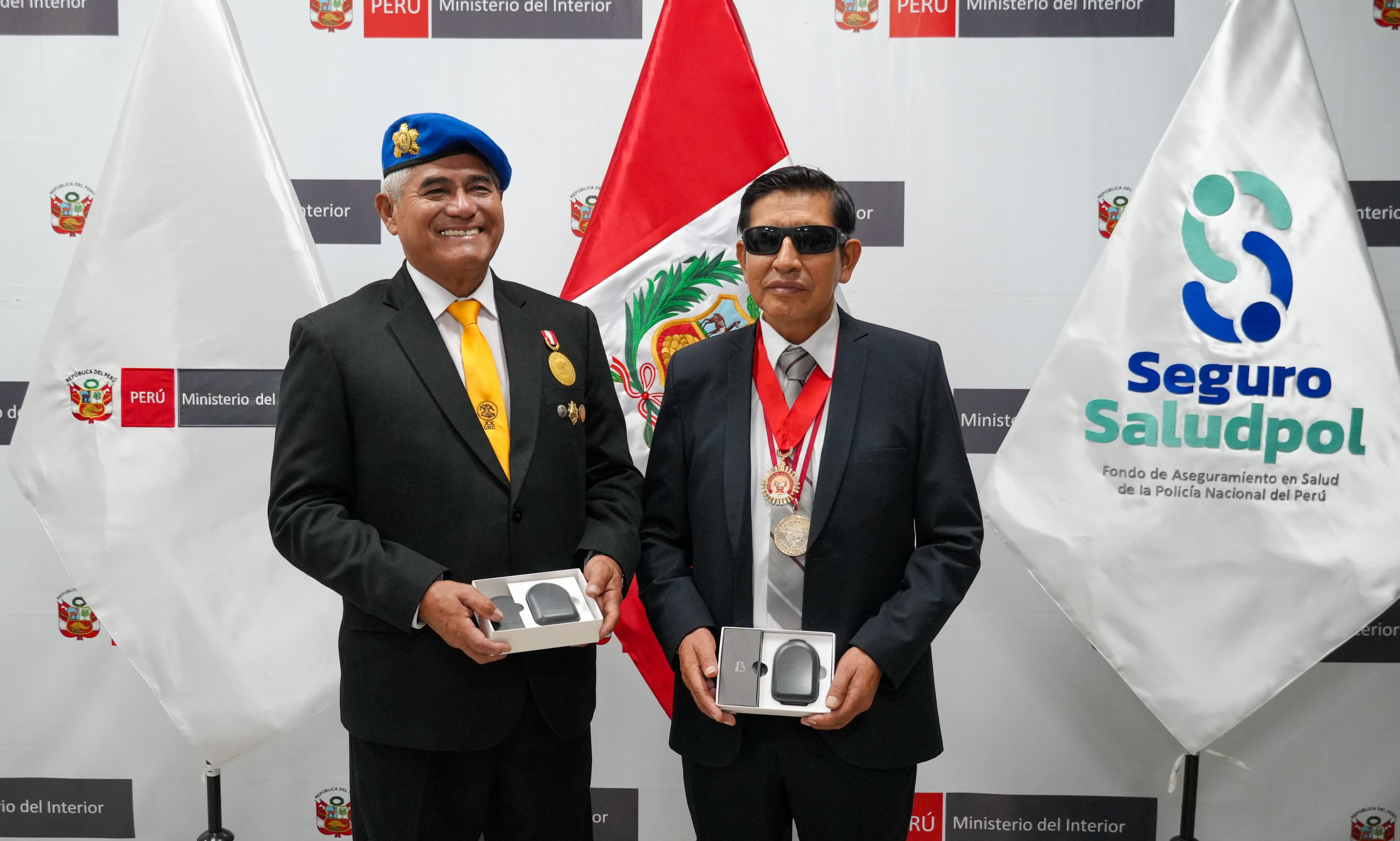 Entrega de audífonos a Héroes de la Pacificación
