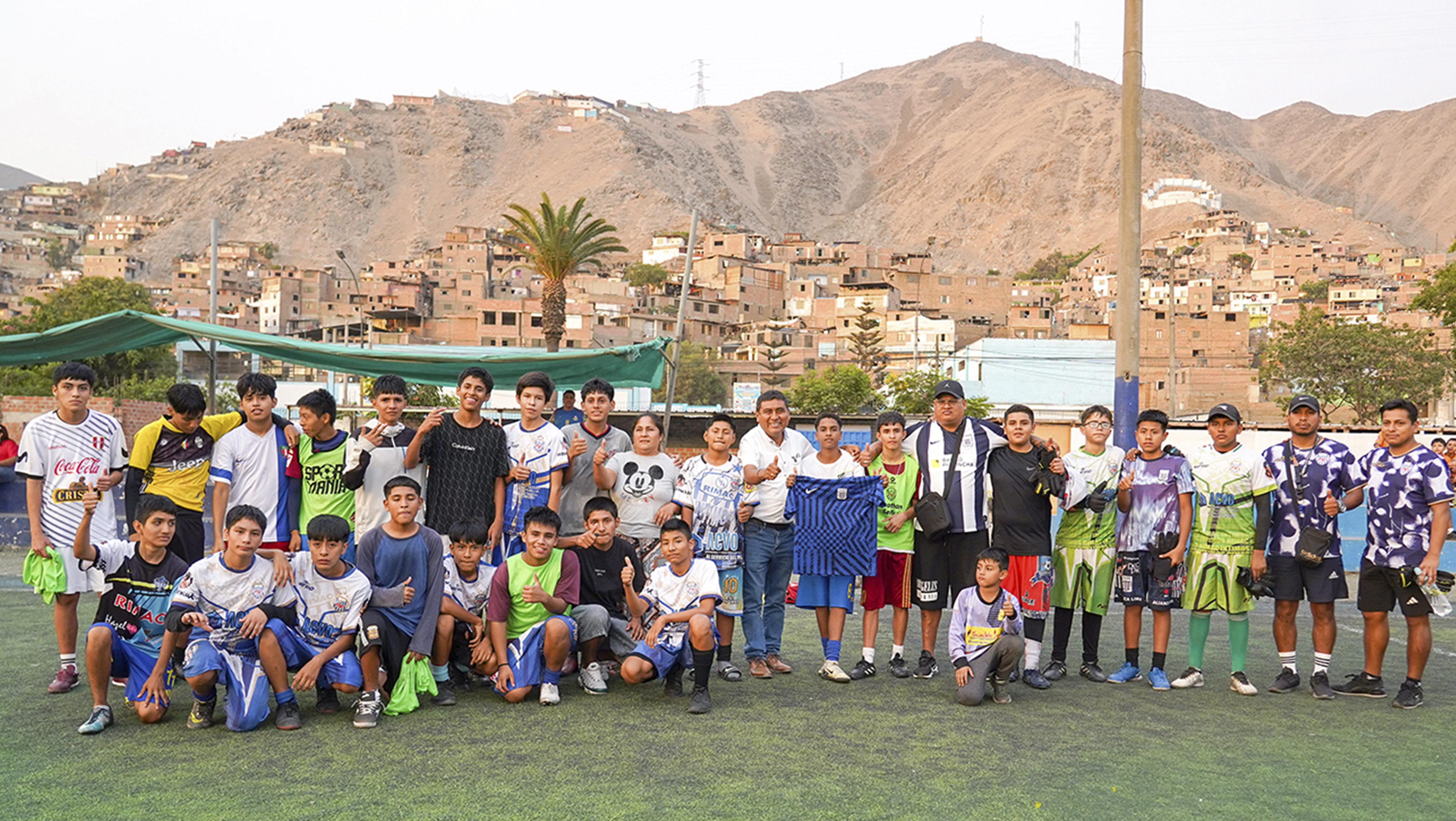 Motivando a los Jóvenes Deportistas de la Academia los Íntimos del Rímac