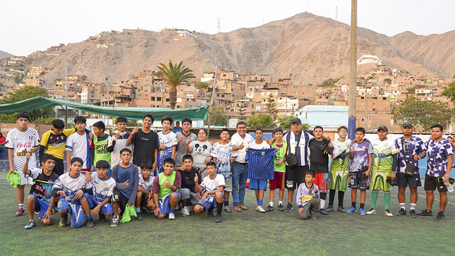 Motivando a los Jóvenes Deportistas de la Academia los Íntimos del Rímac 