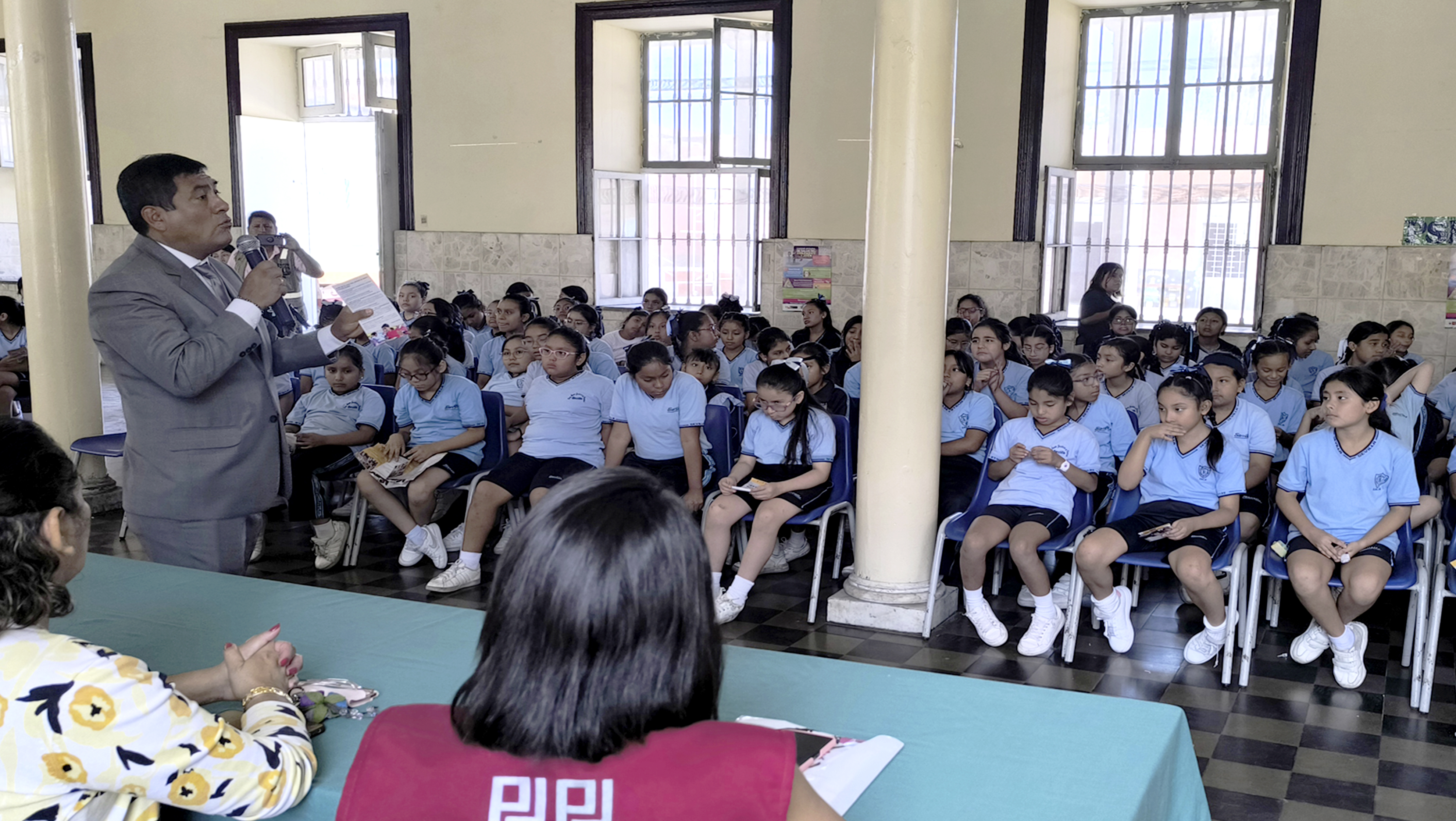 Charla Sobre Violencia Escolar Y Bullying en el Instituto Sevilla