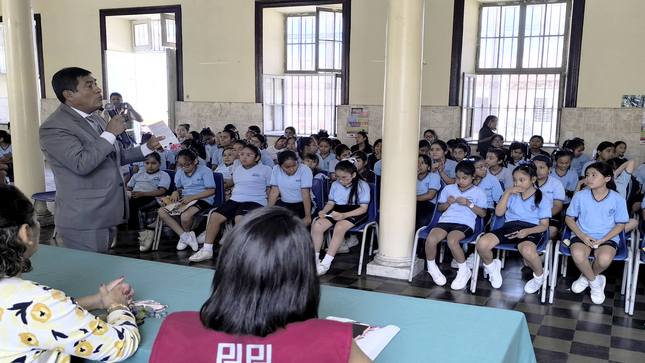 Charla Sobre Violencia Escolar Y Bullying en el Instituto Sevilla 