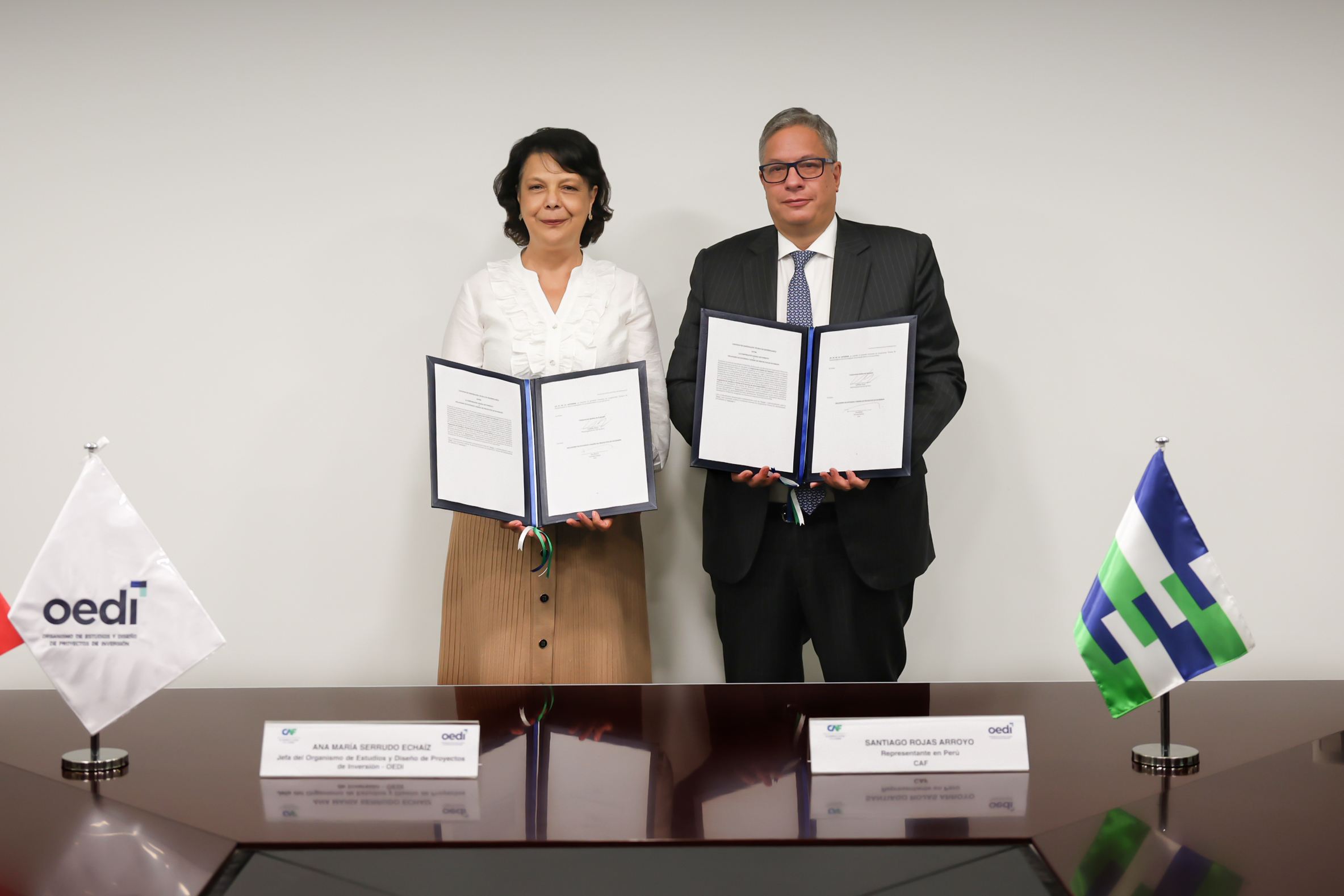 Firma de convenio OEDI y CAF
