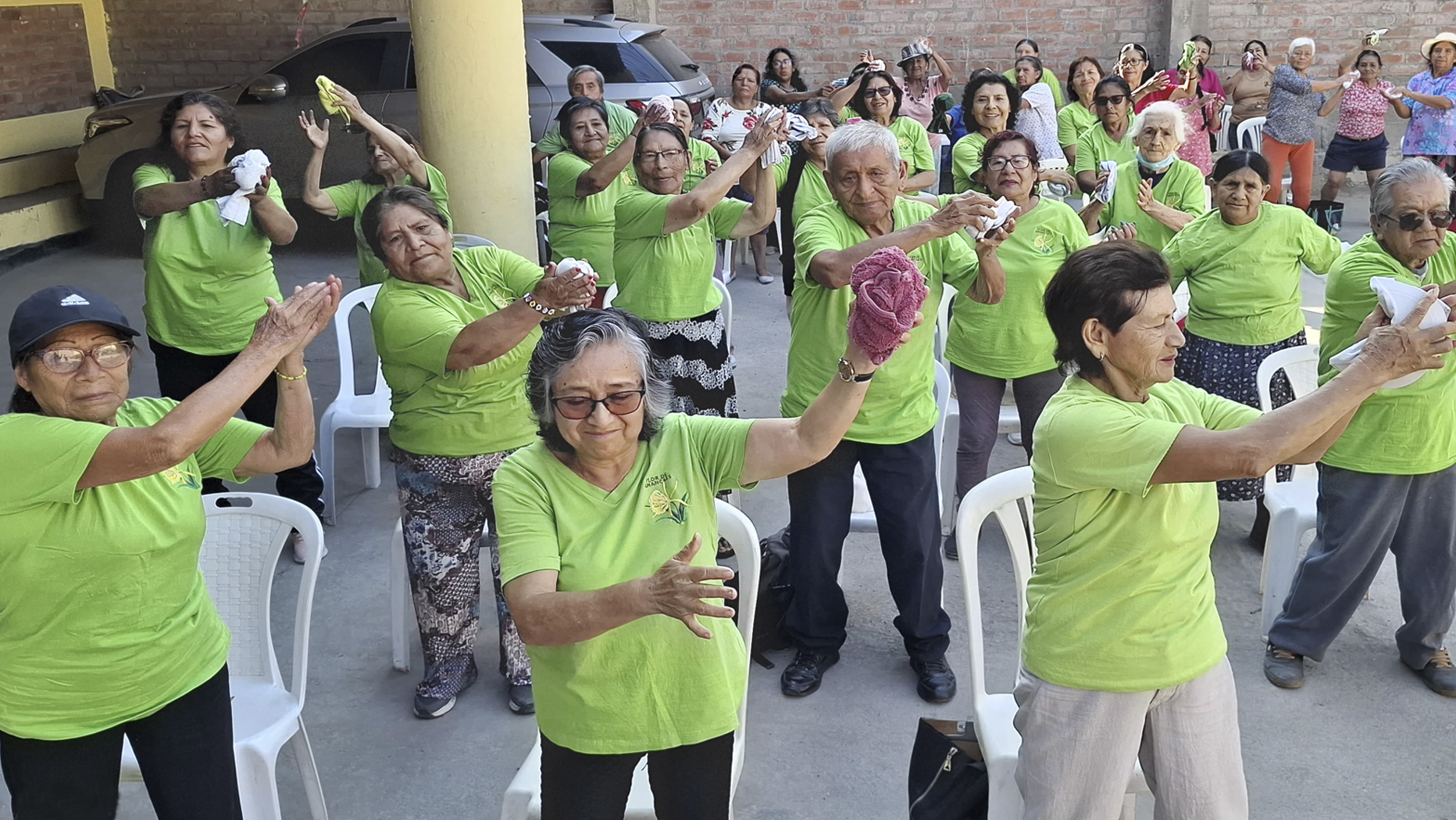 Celebrando el Día Mundial de la Actividad Física con Nuestros Adultos Mayores del CIAM