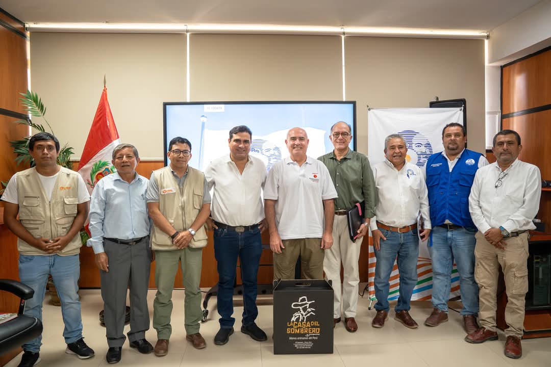 Gobernador expone ante director del Plan Binacional Perú-Ecuador proyecto del GORE para mejorar producción de ganado caprino en la región