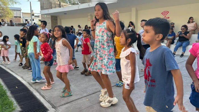 Niños y niñas
