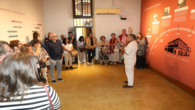 Participantes de Encuentro Internacional de AMATRA VI visitaron pinacoteca del Tribunal Constitucional