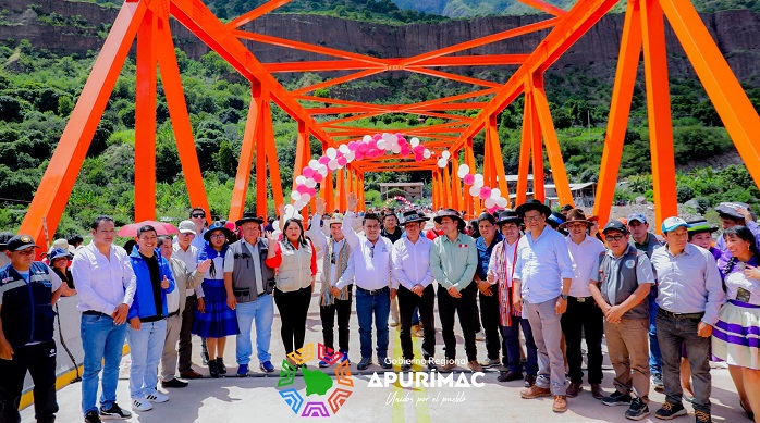 Gran inauguración del puente Ccanchi que une a estas dos importantes regiones del Perú 1