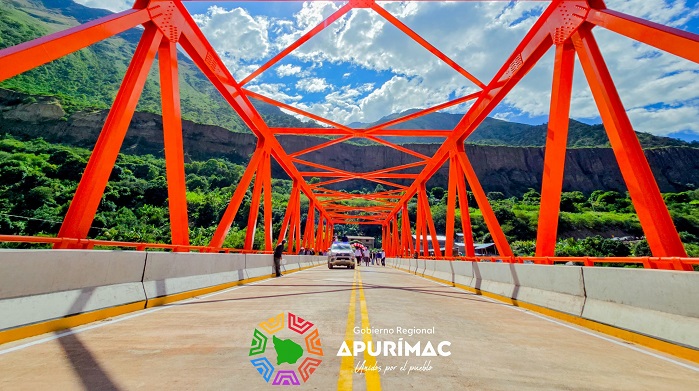 Gran inauguración del puente Ccanchi que une a estas dos importantes regiones del Perú 1