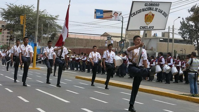 COLEGIOS EN ANIVERSARIO DE CHICLAYO