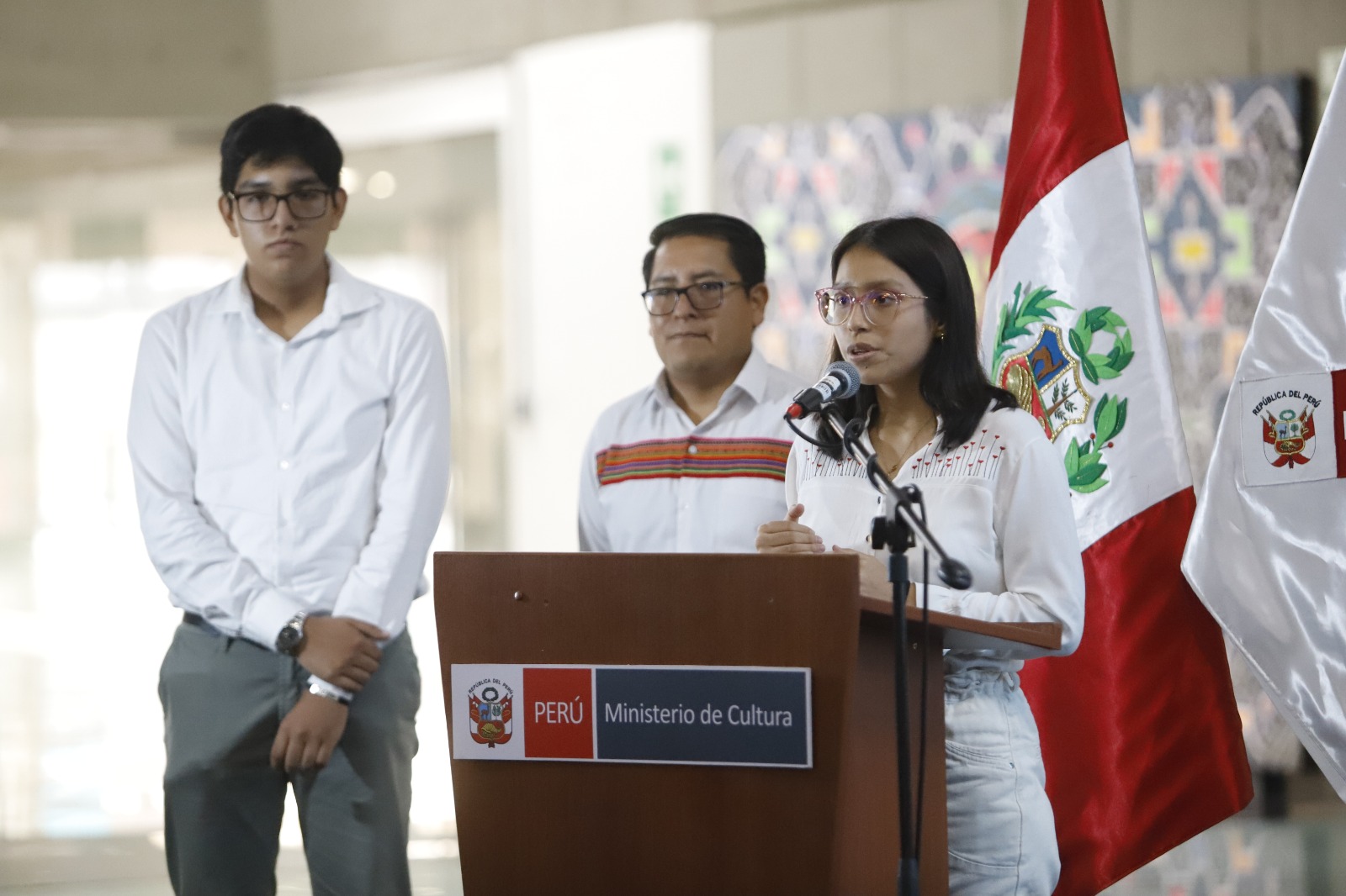 Escolares estudian lenguas indígenas