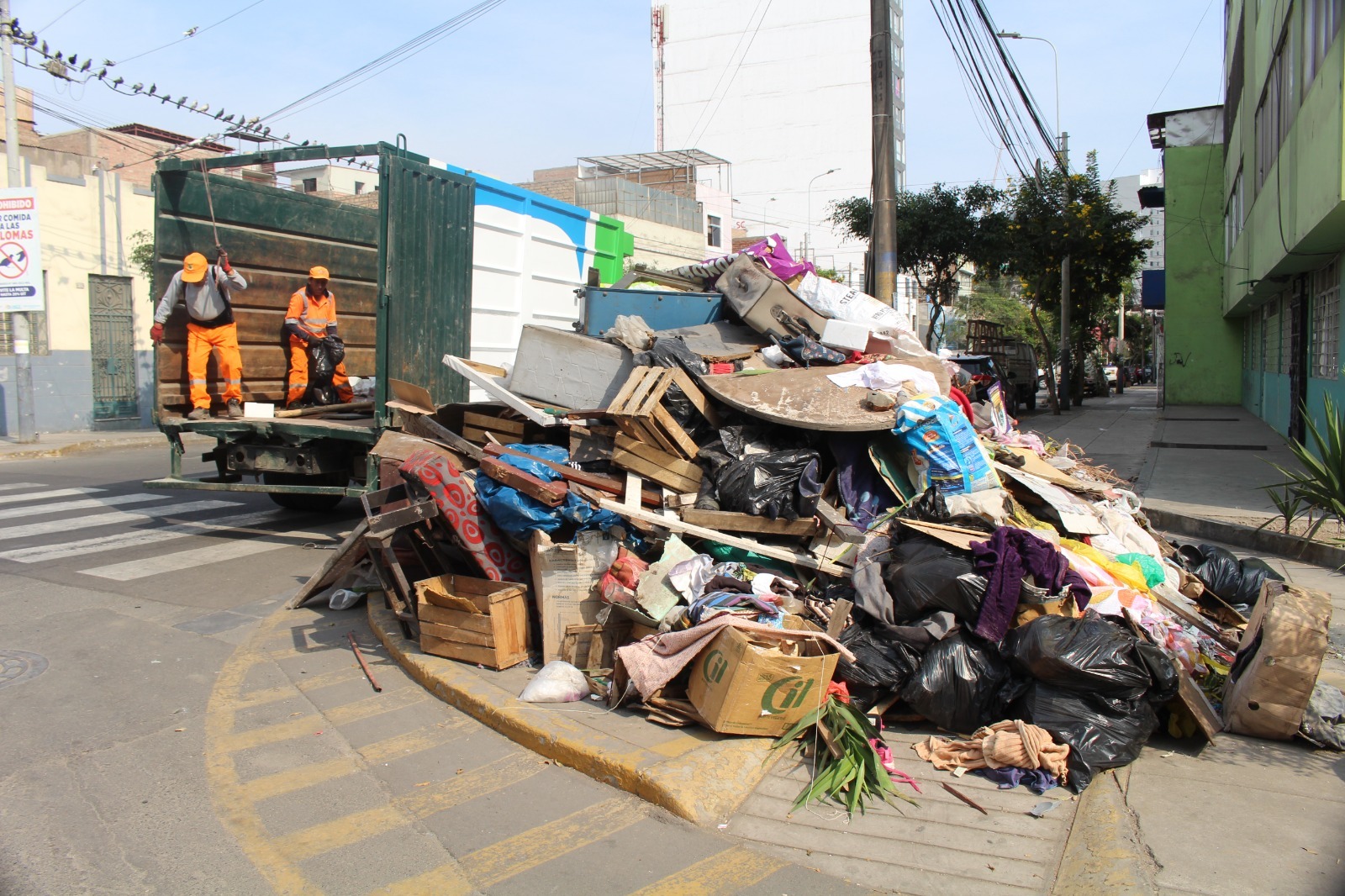 • Luego de varias jornadas se recolectó 20 toneladas de residuos sólidos.