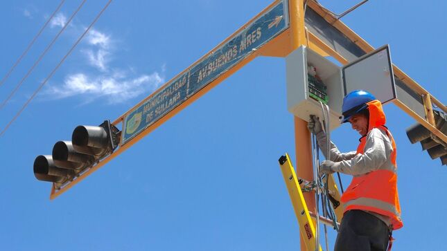 Municipalidad avanza con mantenimiento de semáforos en Sullana 