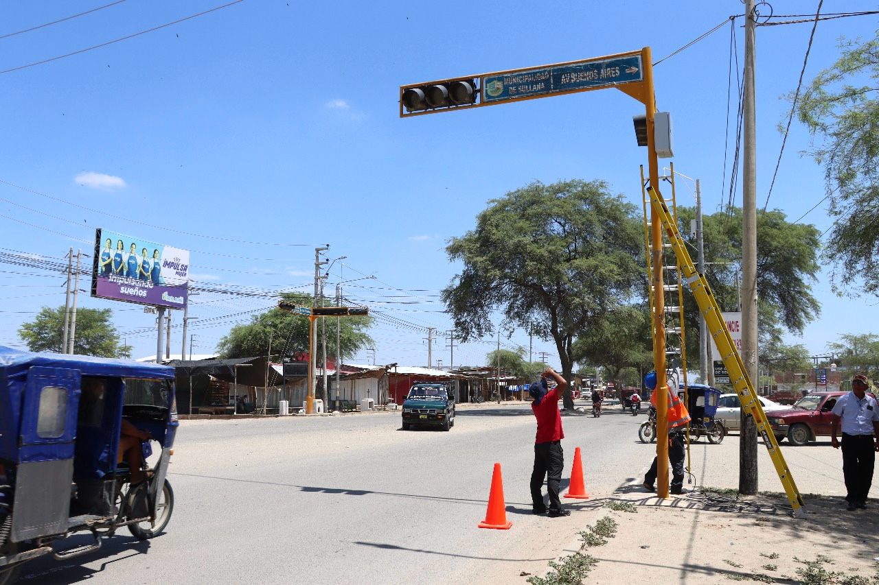 Municipalidad avanza con mantenimiento de semáforos en Sullana