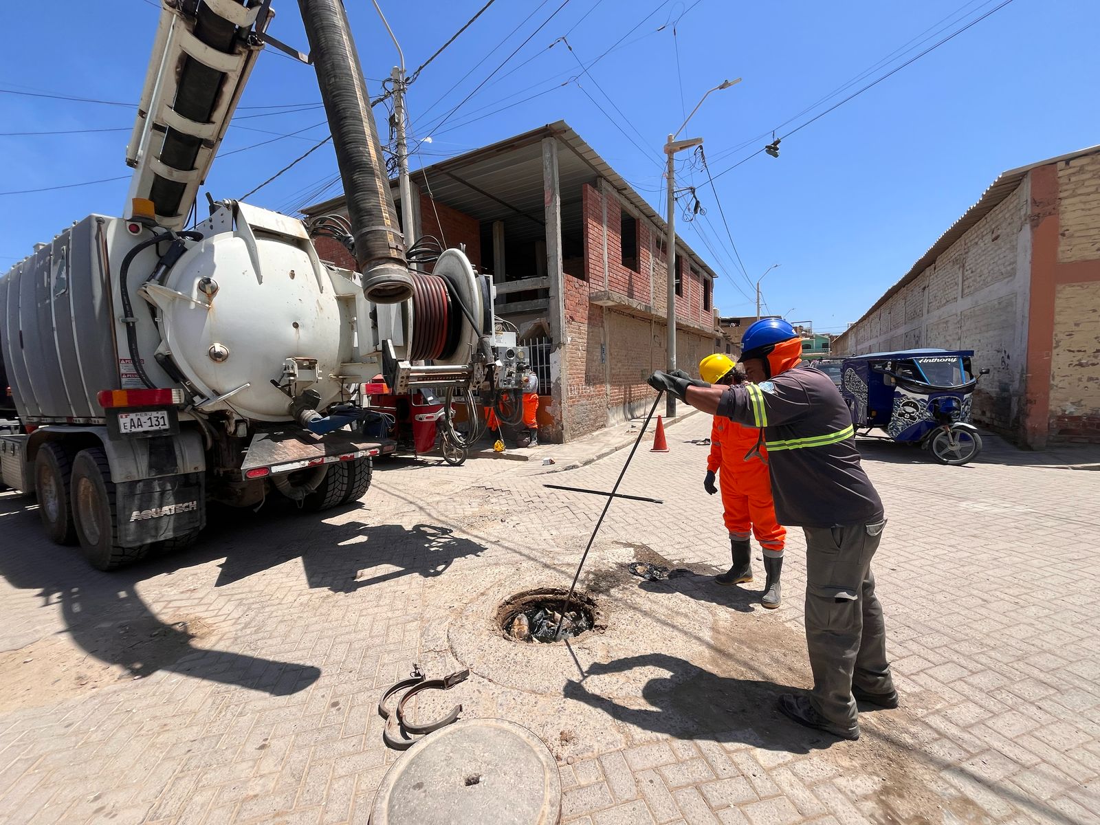 Se inician trabajos de mantenimiento de buzones en Talara.
