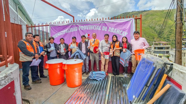 Municipalidad Provincial De Abancay Entrega Ayuda Humanitaria A Familias Damnificadas De Huanipaca.