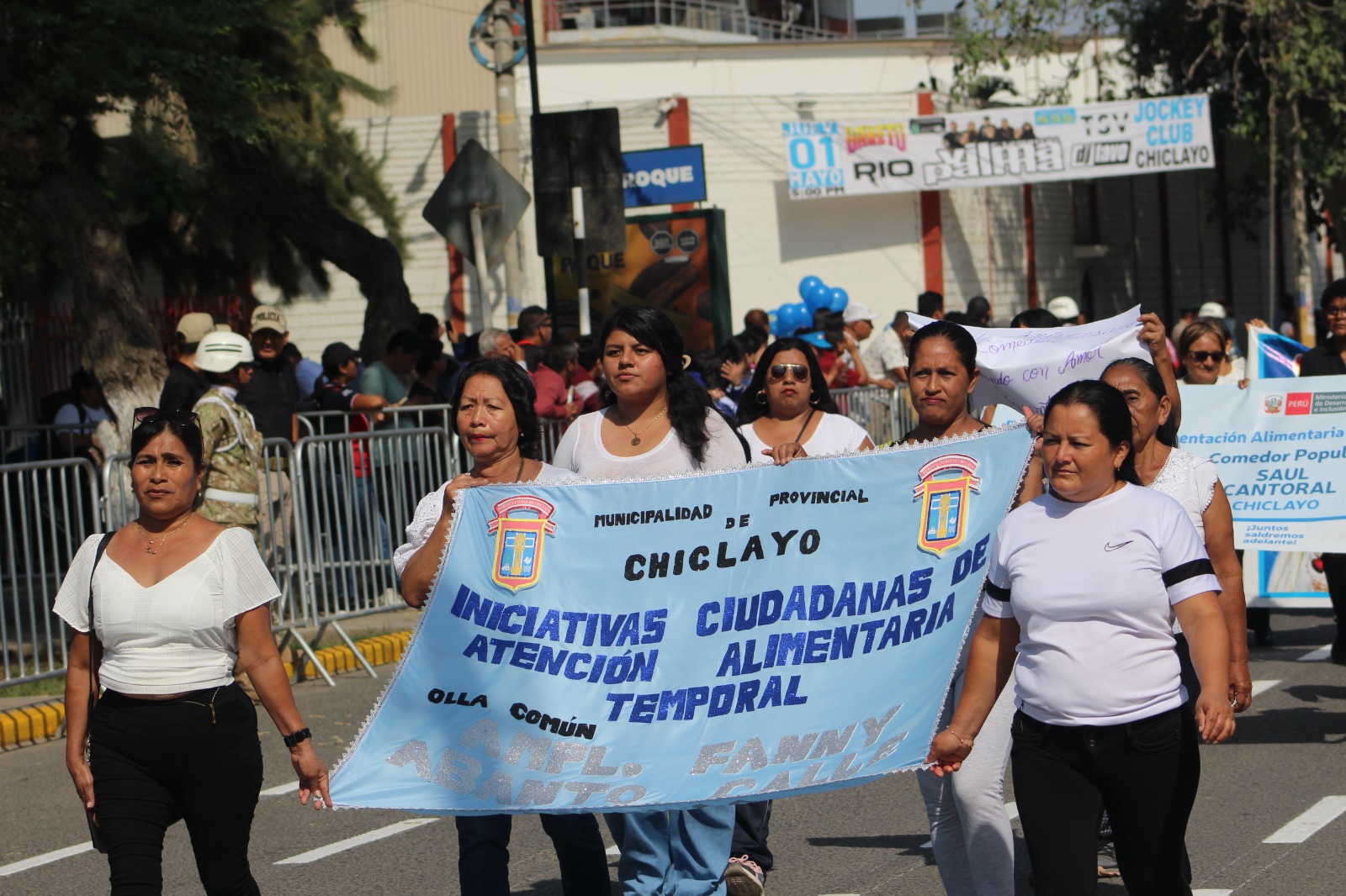 organizaciones sociales de base en el desfile de aniversario