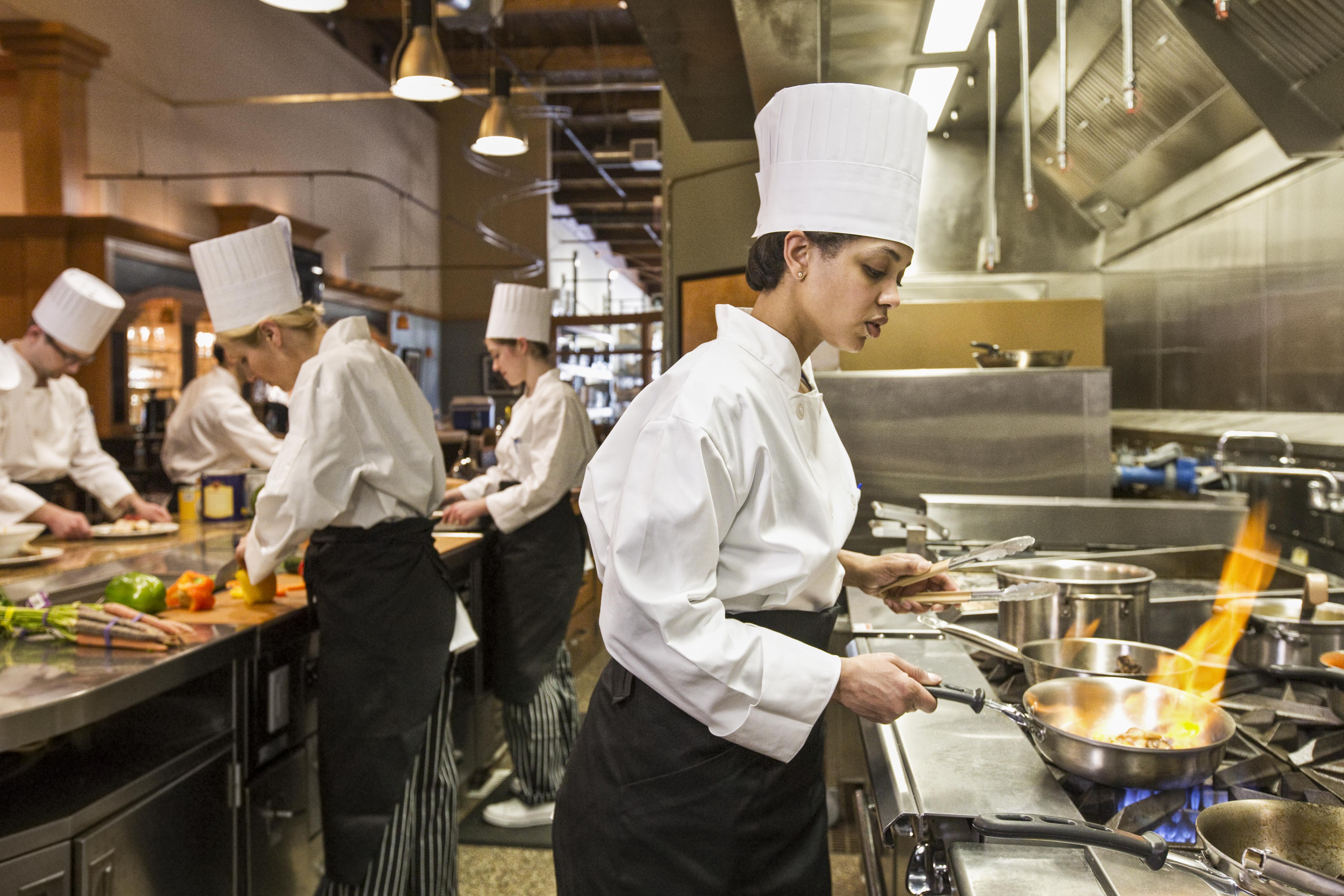Inacal brinda recomendaciones para la calidad y seguridad en servicios de restaurantes
