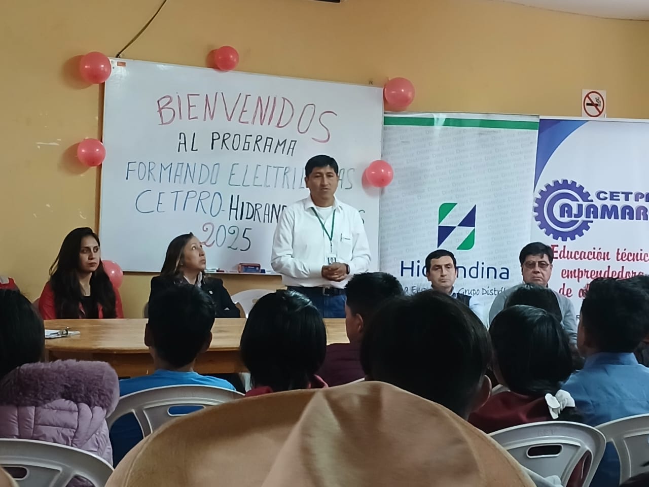 Son 43 estudiantes que iniciarán la formación técnica en electricidad