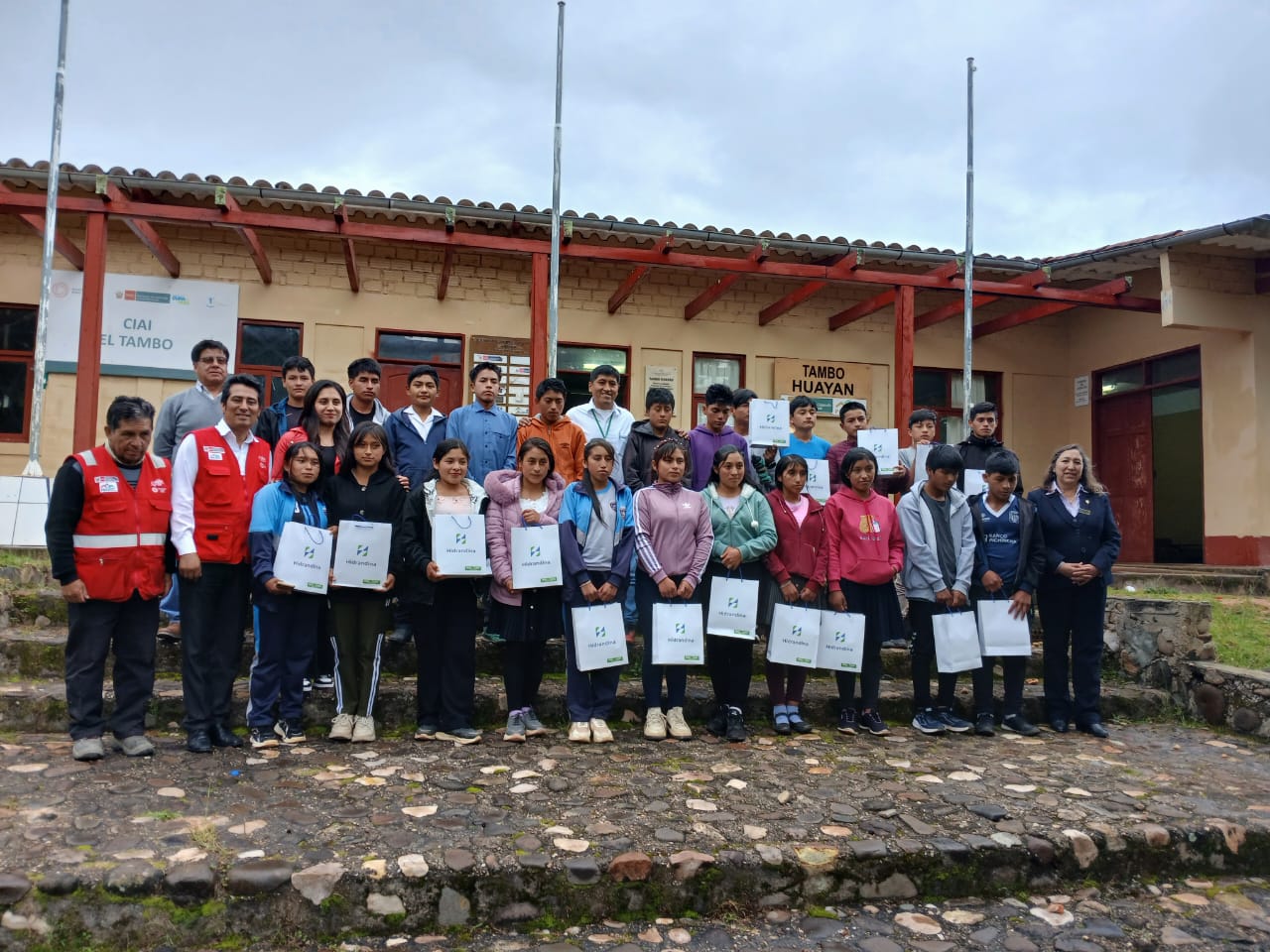 Son 43 estudiantes que iniciarán la formación técnica en electricidad