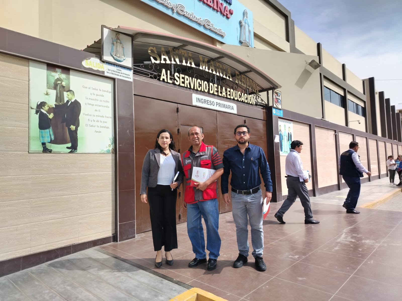 Visita a colegio Santa María Reina