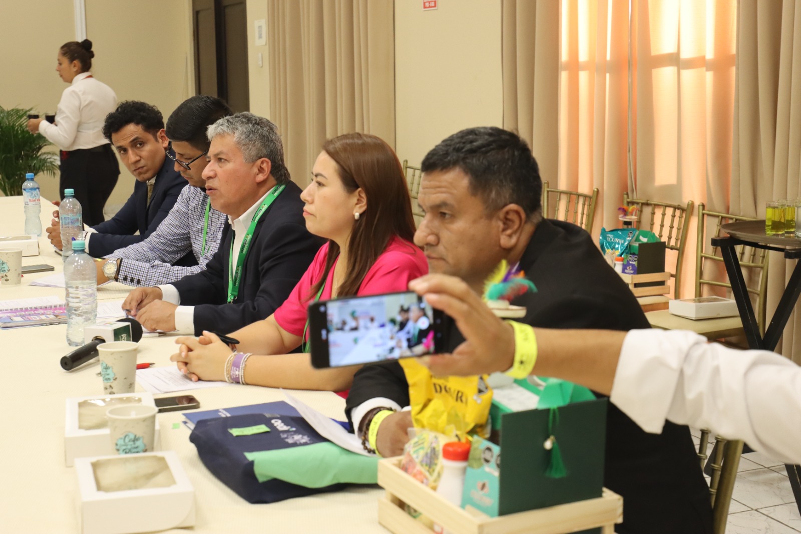 Gobernador Antonio Pulgar en reunión bilateral con el ministro de Transportes.