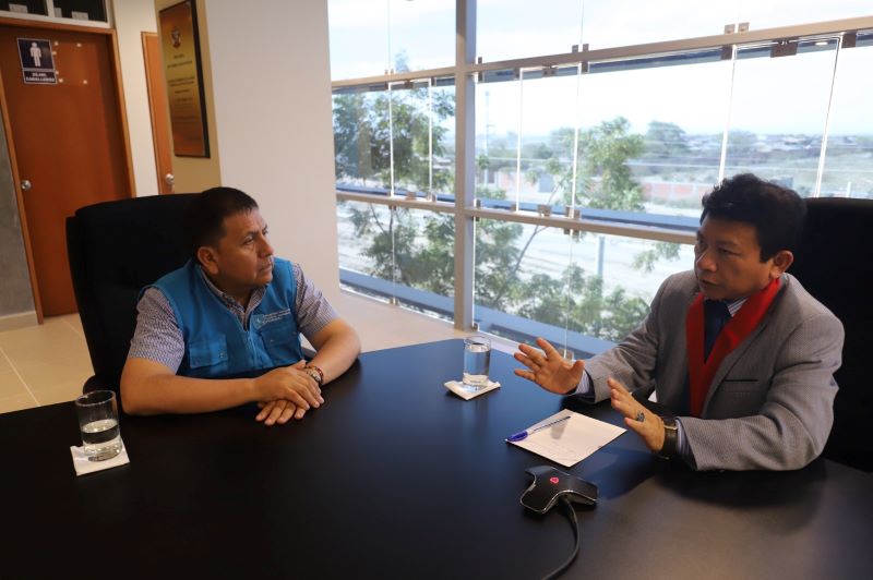 El presidente de la Corte Yone Li Córdova con el director del SOA de Sullana Juan Carlos Caballero Castillo tuvieron una importante reunión