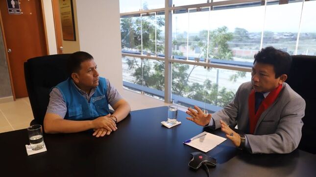 El presidente de la Corte Yone Li Córdova con el director del SOA de Sullana Juan Carlos Caballero Castillo tuvieron una importante reunión