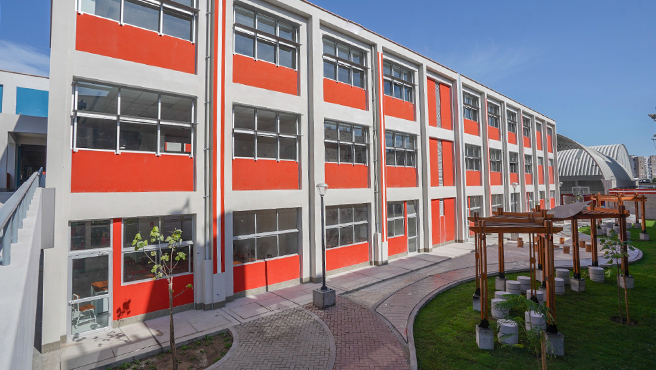 La comunidad educativa de la escuela bicentenario general prado recibió sus nuevas instalaciones equipadas
