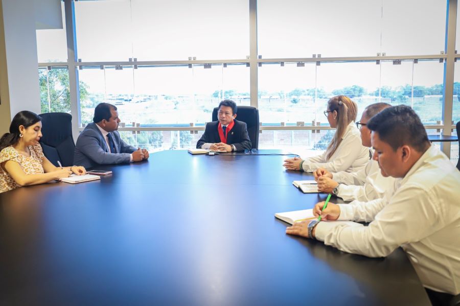 El presidente de la Corte Yone Li Córdova se reunió con el alcalde de Marcavelica y su equipo técnico