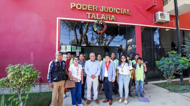 El presidente de la Corte Yone Li Córdova acompañado del jefe del coordinador de la Oficina de Medio Libre Manuel Sernaqué y el regidor Carlos Grillo