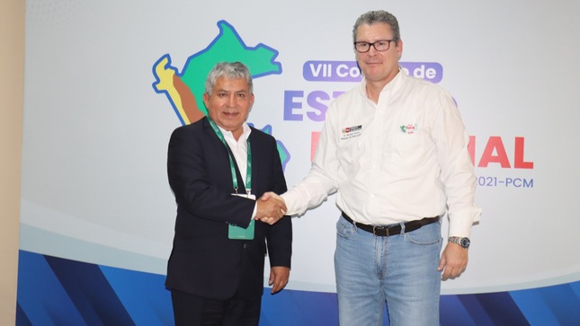 Gobernador en reunión bilateral con el ministro de Educación.