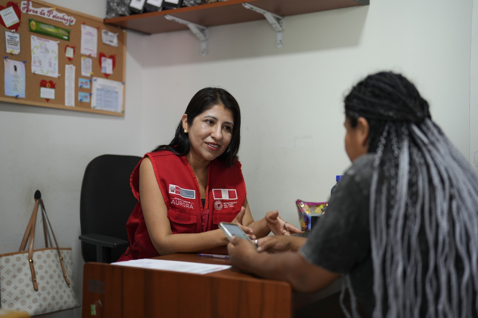 Línea 100, Centros Emergencia Mujer, Chat 100 y otros servicios continuarán funcionando durante el feriado largo