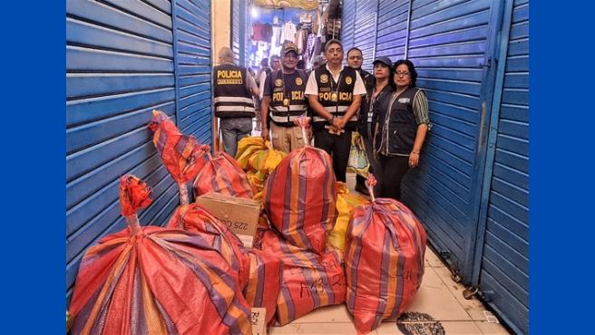 Incautan 15 toneladas de productos de higiene doméstica en fábrica clandestina en San Antonio de Huarochirí
