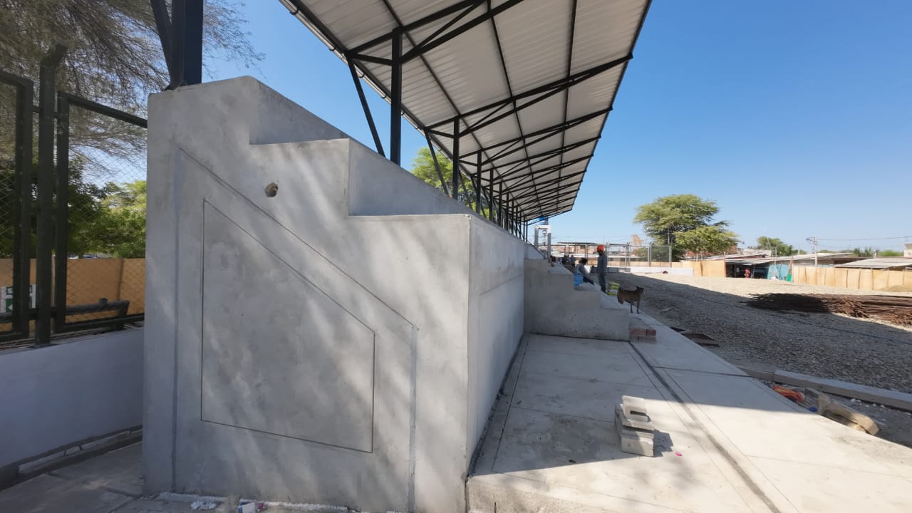 Más de 10 mil vecinos de Villa Perú Canadá tendrán moderno polideportivo gracias al GORE: obra con 65% de avance