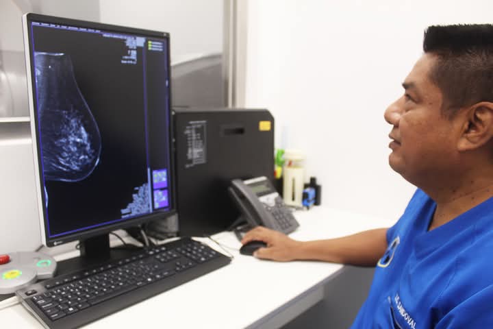 Hospital II-2 de Sullana estrena mamógrafo digital 3D que permite diagnosticar el cáncer en 20 segundos