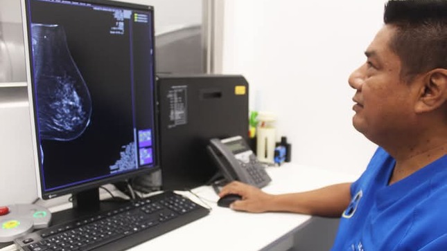 Hospital II-2 de Sullana estrena mamógrafo digital 3D que permite diagnosticar el cáncer en 20 segundos
