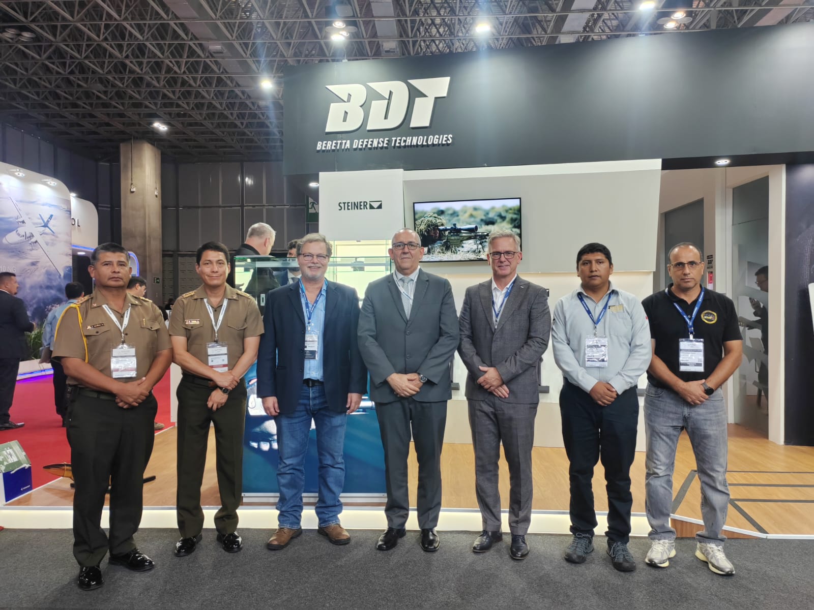 Dos funcionarios de fame (a la izquierda) asisiteron a LAAD Defence & Security – Feria Internacional de Defensa y Seguridad – la feria de defensa y seguridad más grande e importante de América Latina.