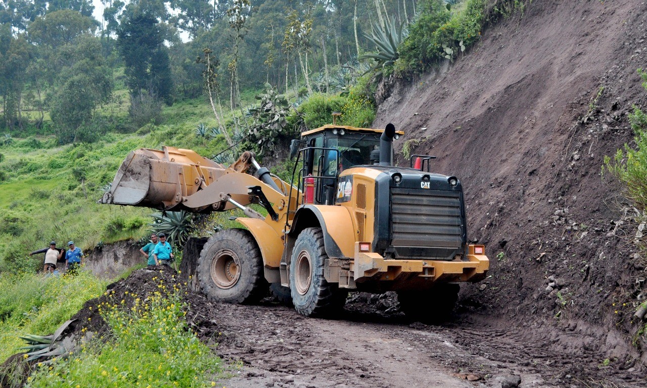 Apoyo maquinara en el anexo de Marachanca