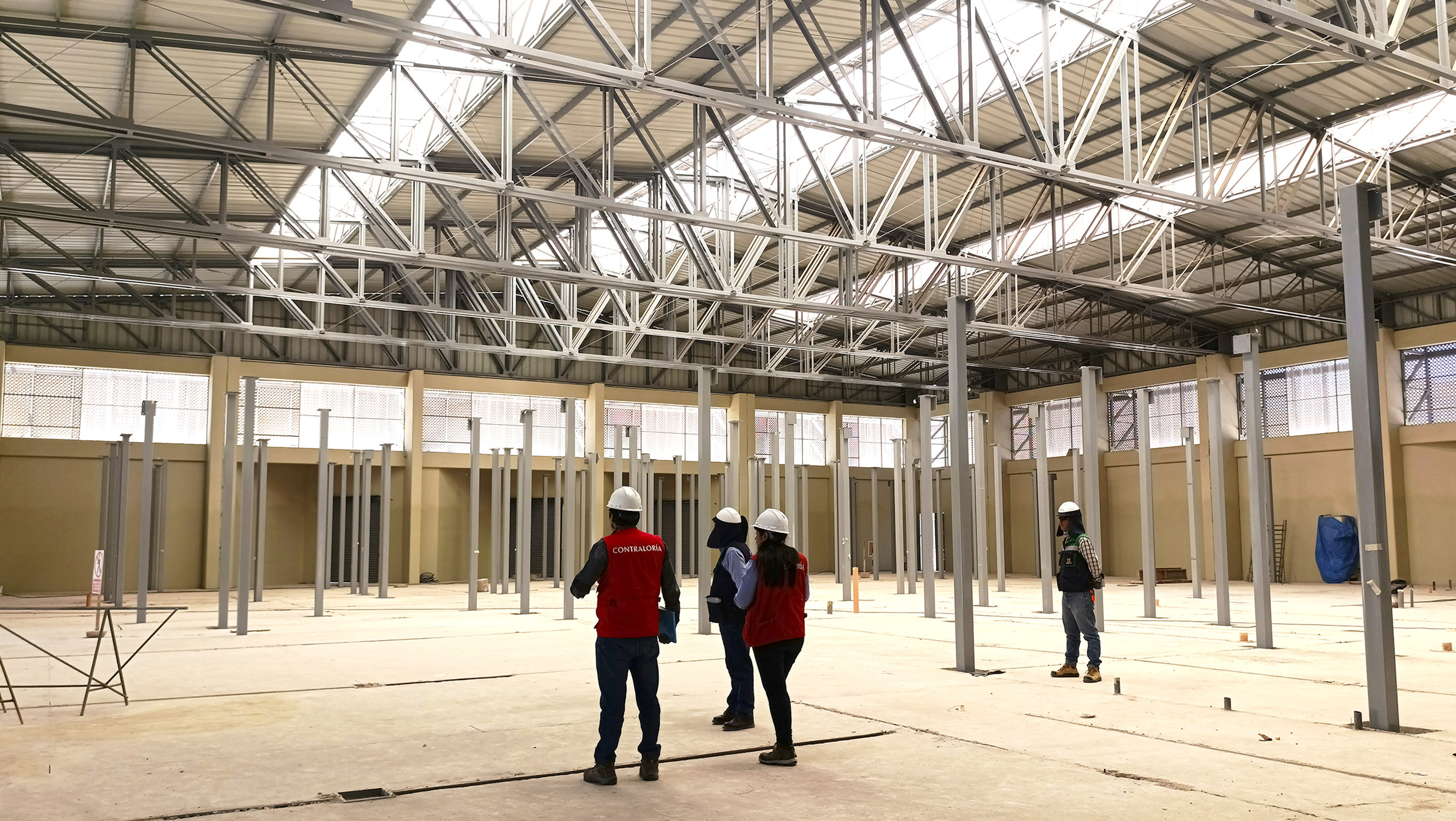 Moquegua.– La Contraloría General de la República alertó a la Municipalidad Provincial de Mariscal Nieto el riesgo de una nueva ampliación de plazo en la construcción del nuevo camal municipal debido a que no habría podido adquirir oportunamente los bienes para su equipamiento; pese a que el componente de infraestructura está cerca de concluir. Esto generaría mayores gastos generales y pagos adicionales al personal.
