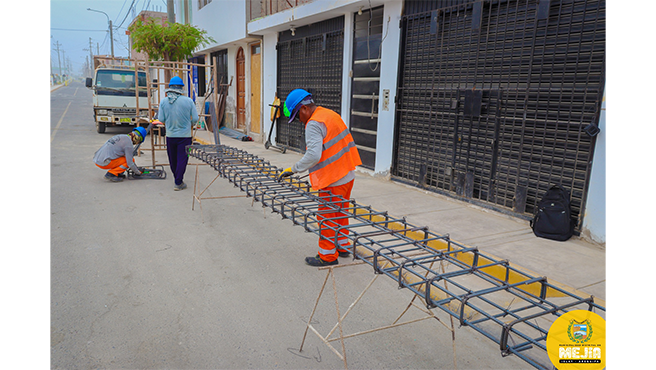 Continúa la construcción del muro de contención para la protección de la carpeta asfáltica de la Urb. José Carlos Mariátegui