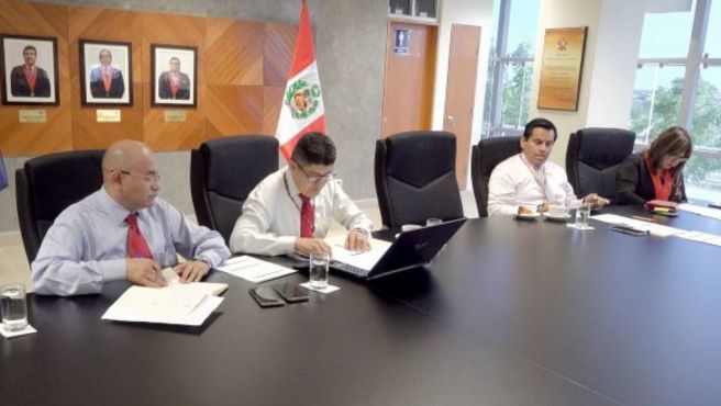El administrador del módulo penal Ing. Sebastián Elera junto con el ingeniero César Ayala de soporte informático