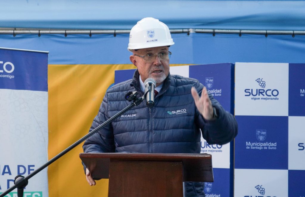 Comuna surcana entrega habilitaciones urbanas a la Urb. Cercado